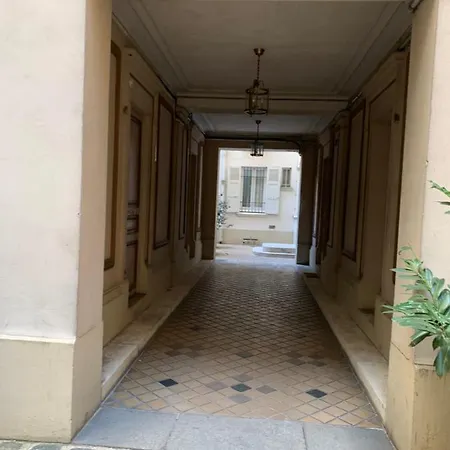 - Champs Elysees - Arc De Triomphe Apartment *