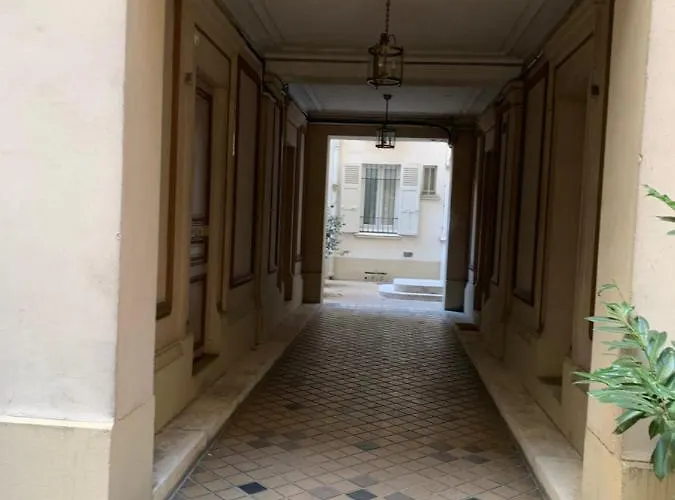 - Champs Elysees - Arc De Triomphe Apartman *